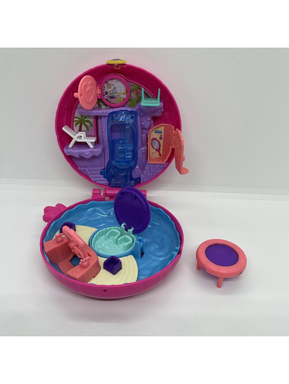 Polly Pocket World Flamingo Floaty Compact Playset